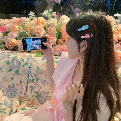 《荒野穷游秘闻录》剧照：韩千芊、田依依等人陆续现身房车